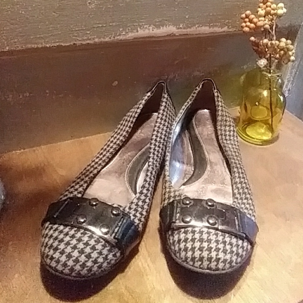 Houndstooth flats